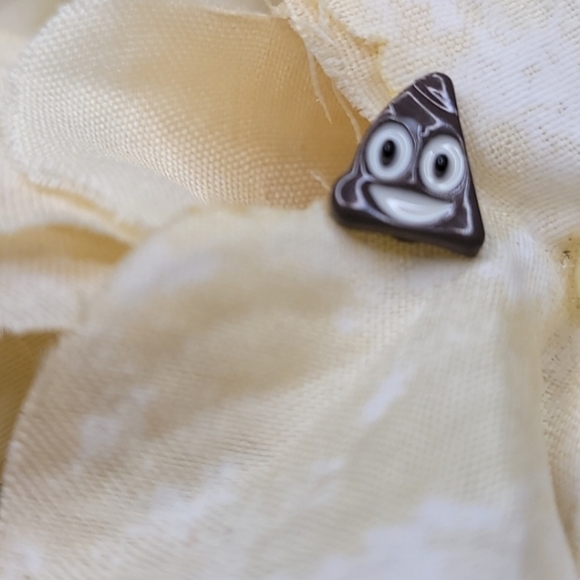 💍 Poop emoji earrings - Picture 4 of 7